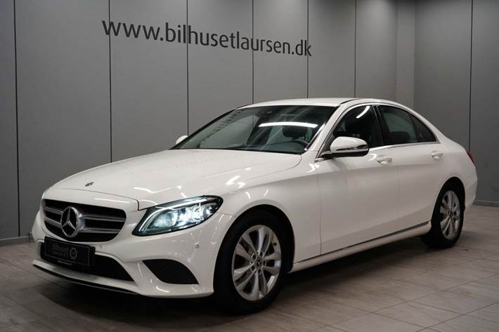 Hvid Mercedes C220 d fra 2019 set udefra
