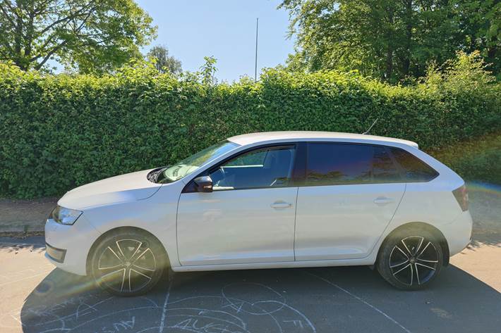 Hvid Skoda Rapid fra 2016