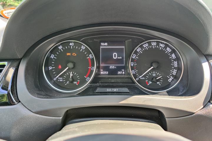 Hvid Skoda Rapid fra 2016