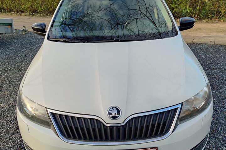 Hvid Skoda Rapid fra 2016