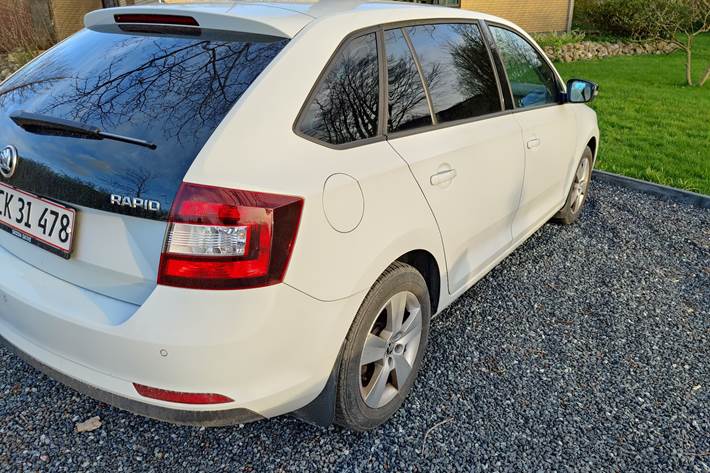 Hvid Skoda Rapid fra 2016