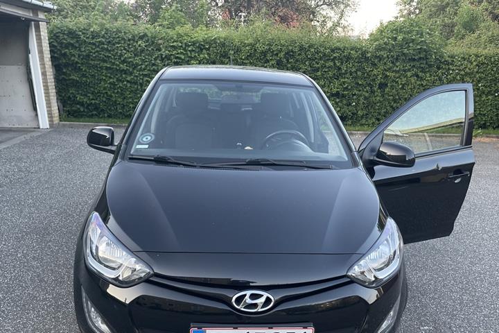 Sort Hyundai i20 fra 2014