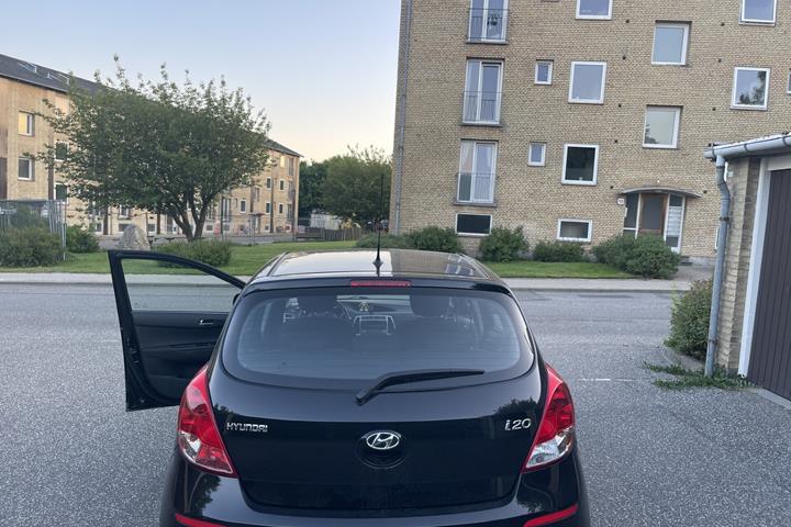 Sort Hyundai i20 fra 2014