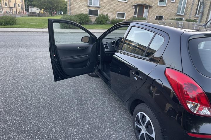 Sort Hyundai i20 fra 2014