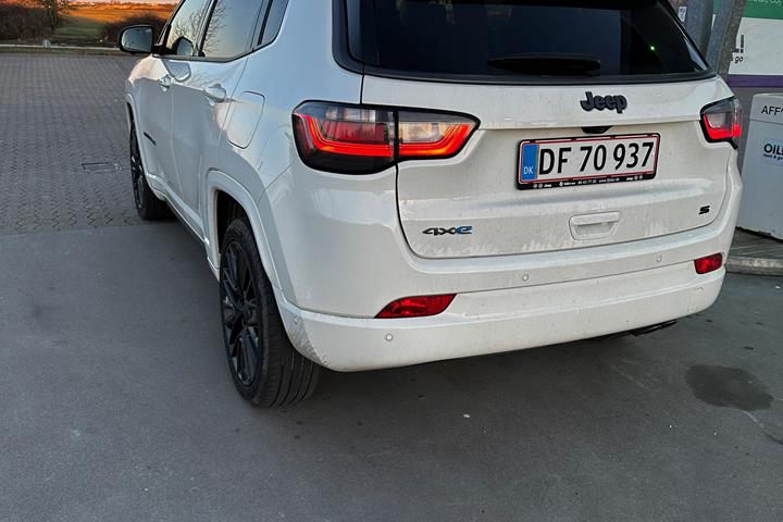 Hvid Jeep Compass fra 2021