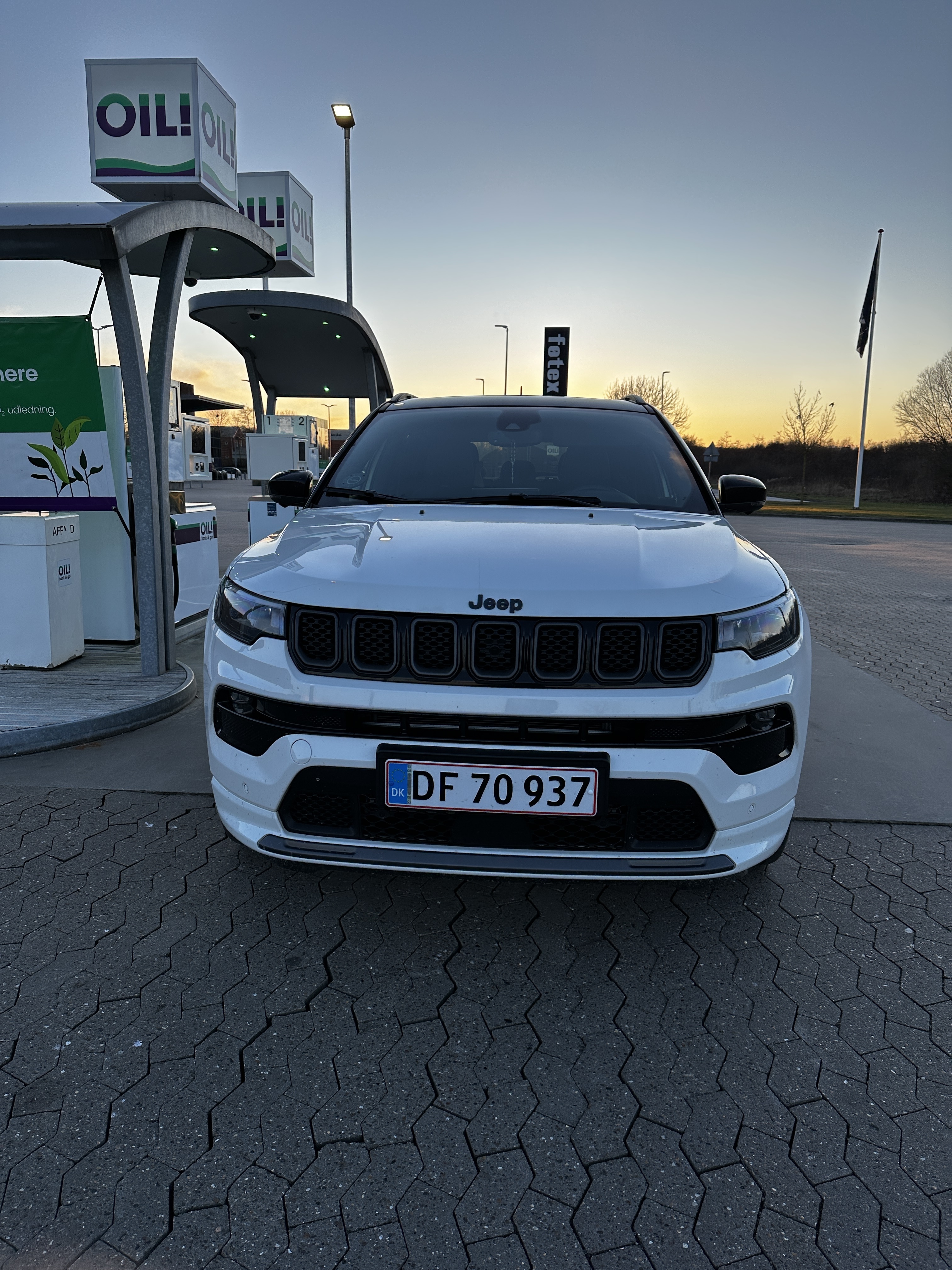 Hvid Jeep Compass fra 2021