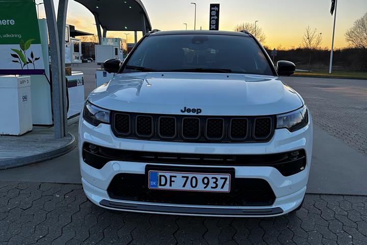 Hvid Jeep Compass fra 2021