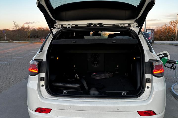 Hvid Jeep Compass fra 2021