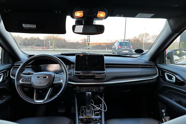 Hvid Jeep Compass fra 2021