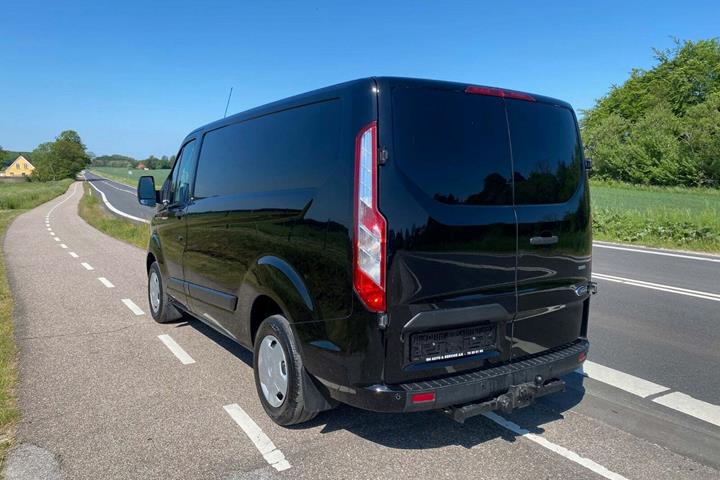 Sort Ford Transit Custom 290 L1 fra 2018 set udefra