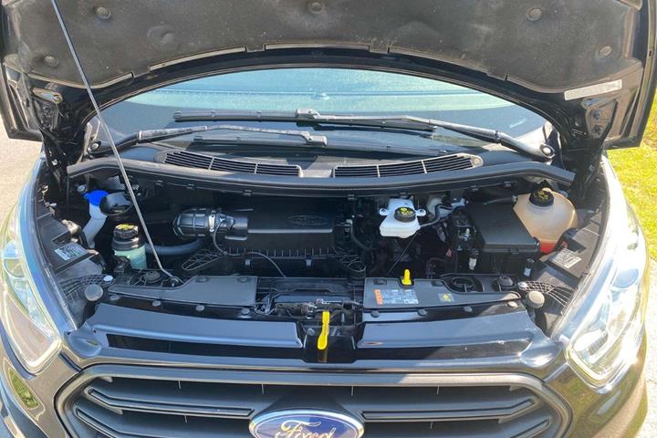 Sort Ford Transit Custom 290 L1 fra 2018 set udefra