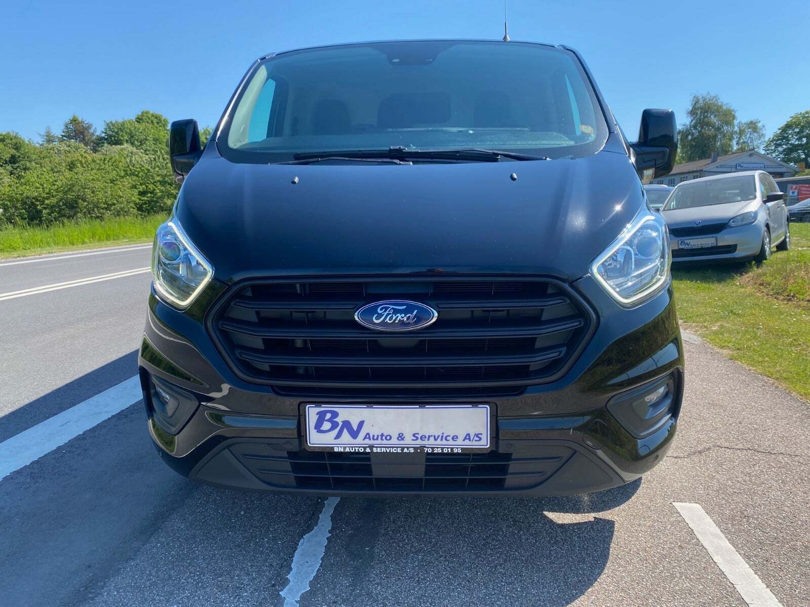 Sort Ford Transit Custom 290S fra 2018 set udefra