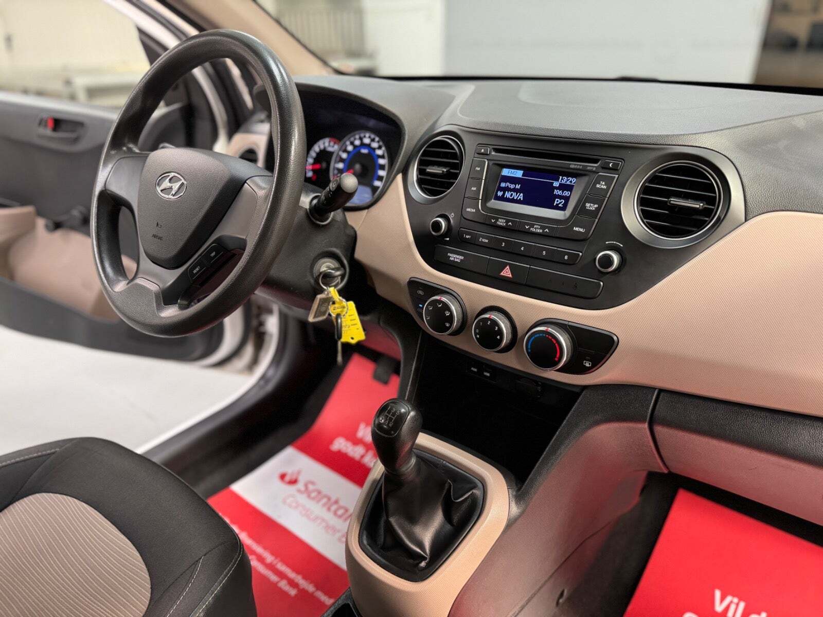 Hvid Hyundai i10 fra 2014