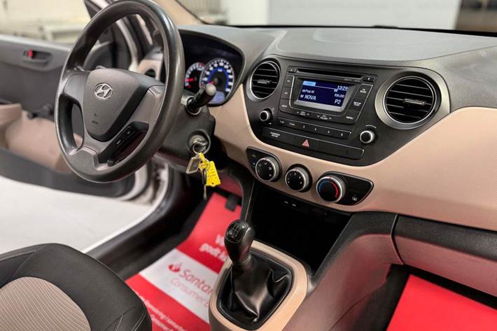 Hvid Hyundai i10 fra 2014