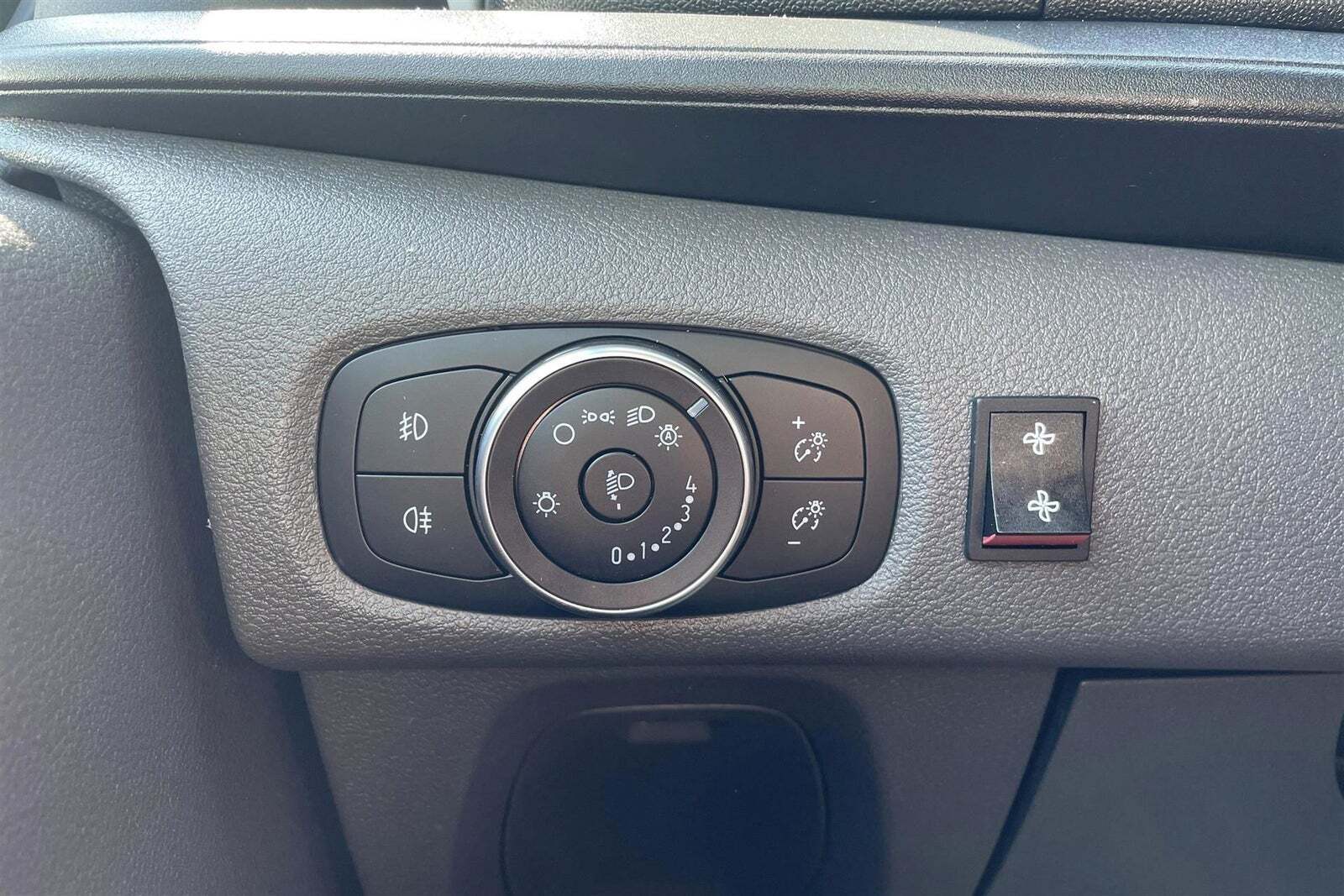 Grå Ford Transit Custom 320L fra 2020