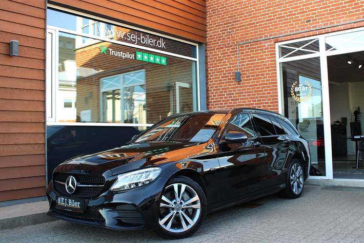 Sort Mercedes C300 de fra 2021