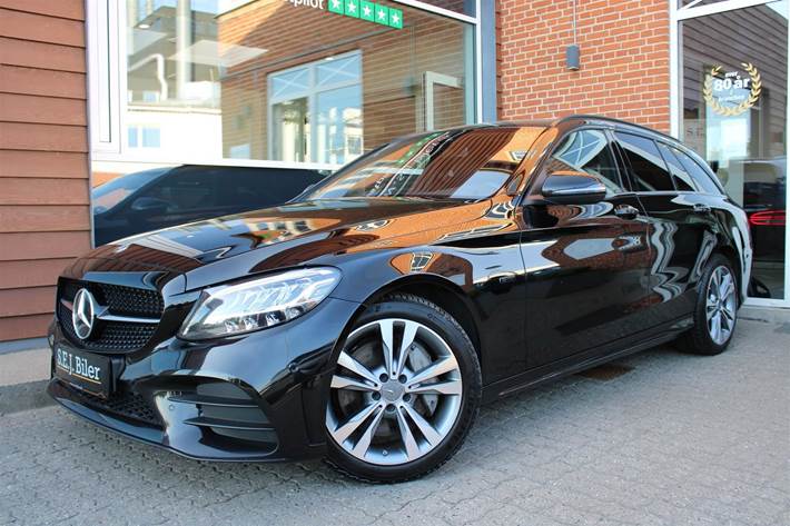 Sort Mercedes C300 de fra 2021