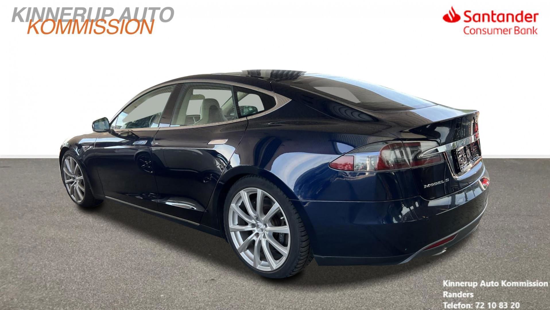 Blå Tesla Model S fra 2013