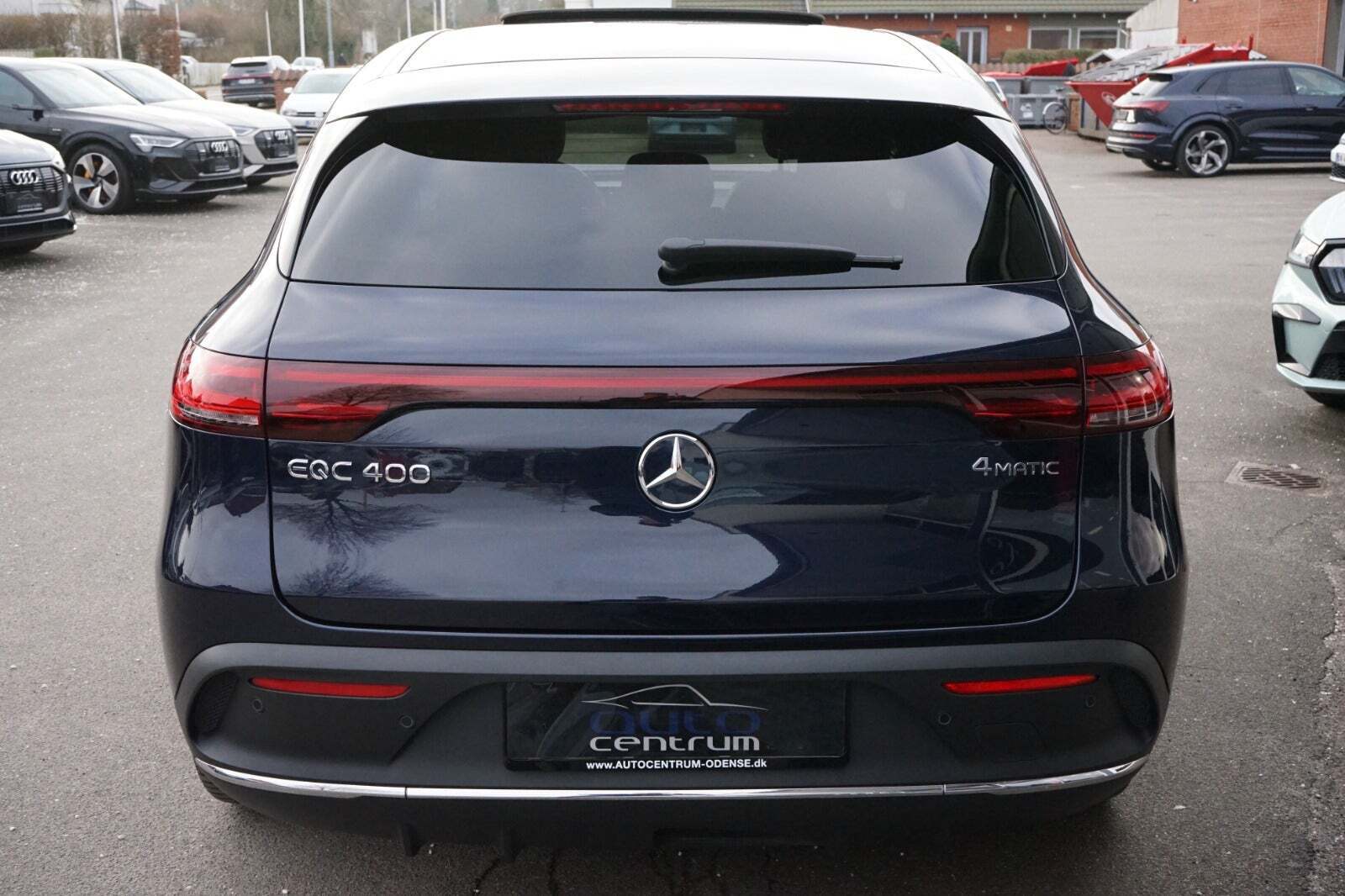 Blå Mercedes EQC400 fra 2023