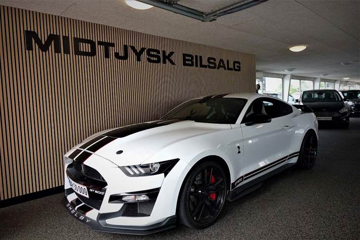 Hvid Ford Mustang fra 2020