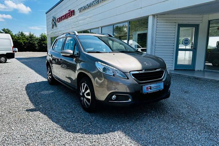 Beige Peugeot 2008 fra 2013 set udefra