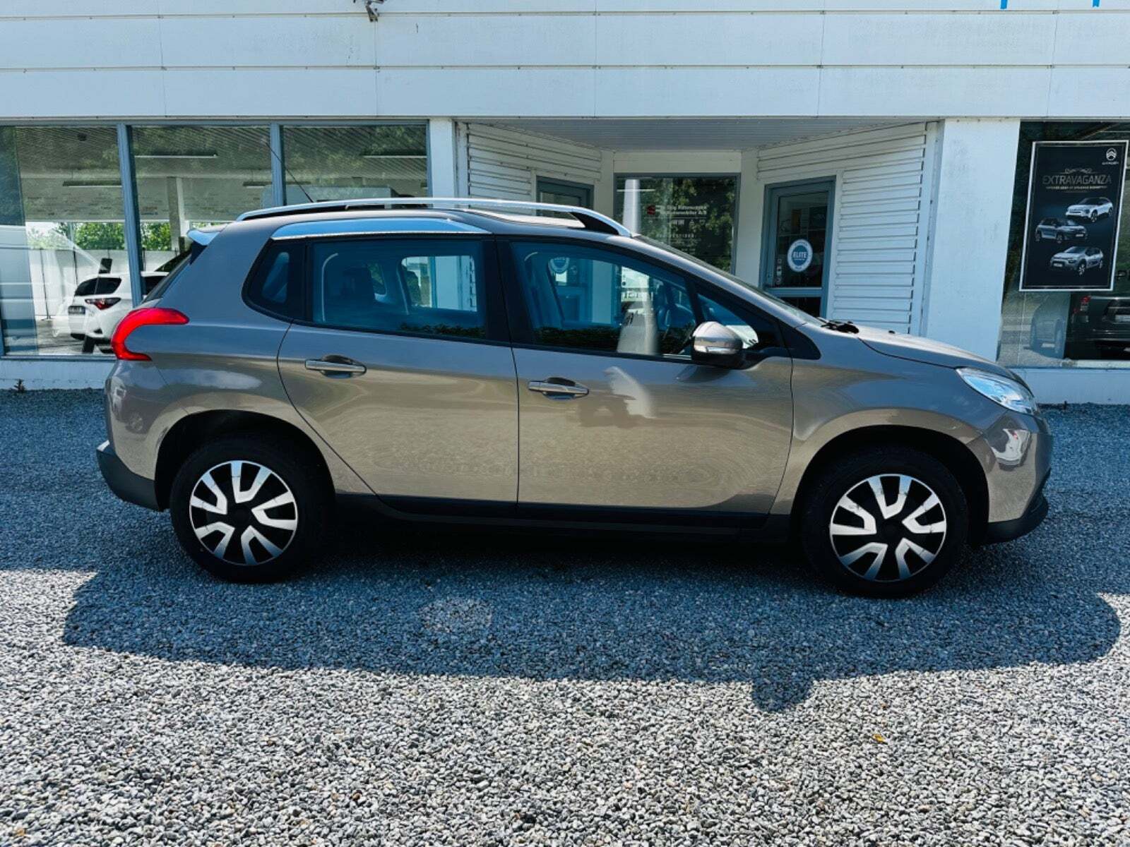 Beige Peugeot 2008 fra 2013