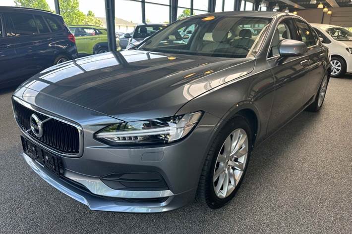 Grå Volvo S90 fra 2017
