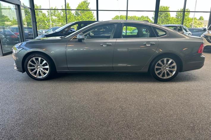 Grå Volvo S90 fra 2017