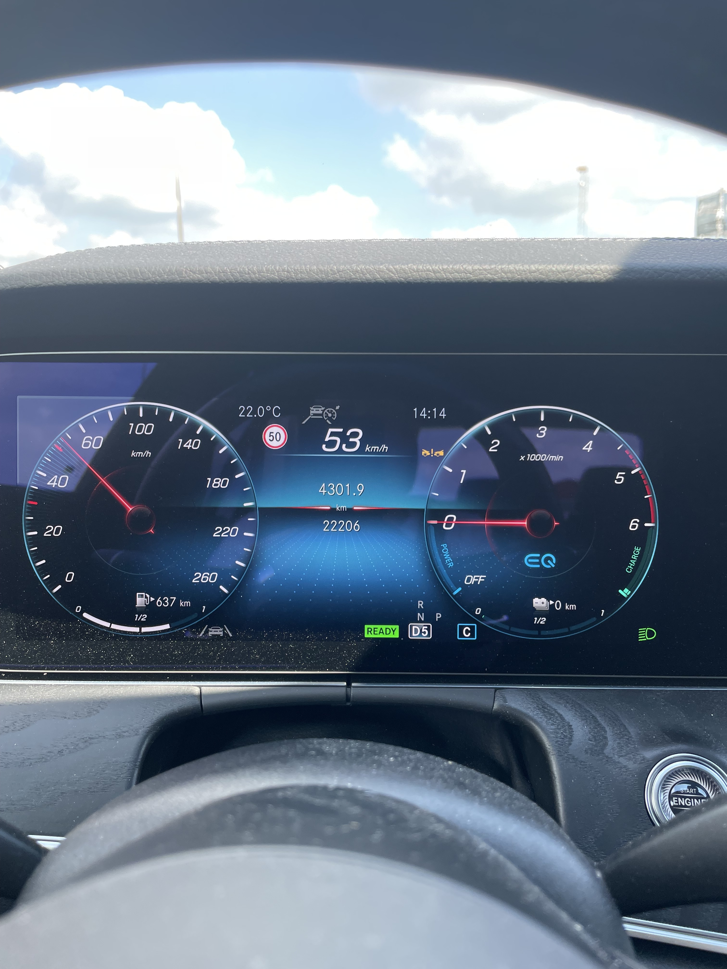 Blå Mercedes E-Klasse fra 2022