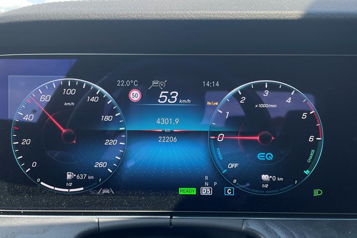 Blå Mercedes E-Klasse fra 2022