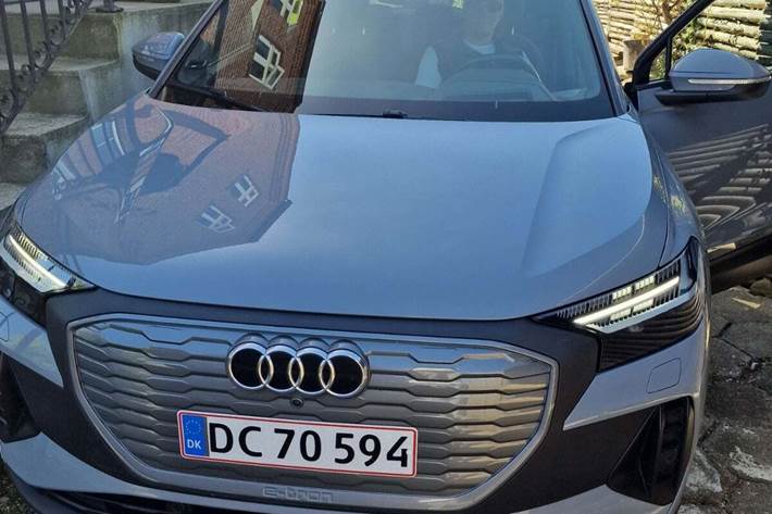 Grå Audi Q4 e-tron fra 2022