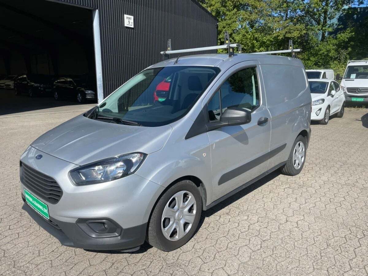 Sølv Ford Transit Courier fra 2019