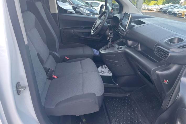 Hvid Opel Combo fra 2022