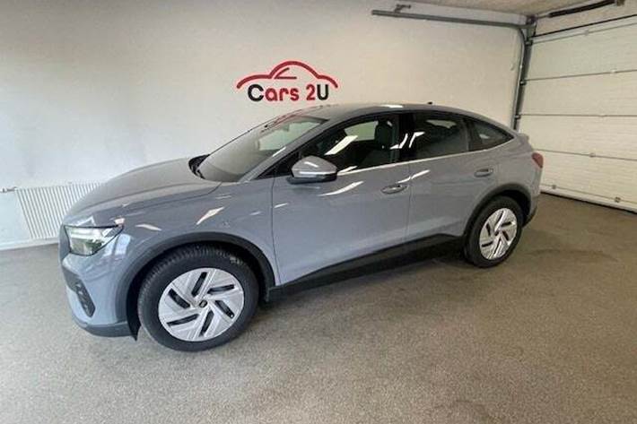 Grå Audi Q4 e-tron fra 2023