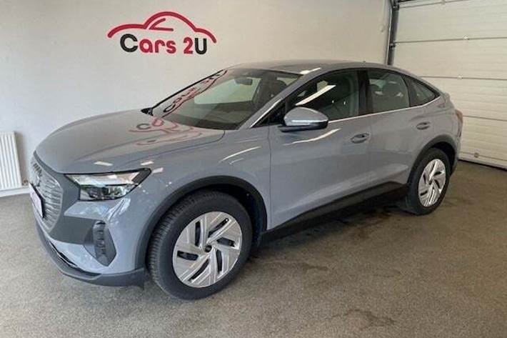 Grå Audi Q4 e-tron fra 2023