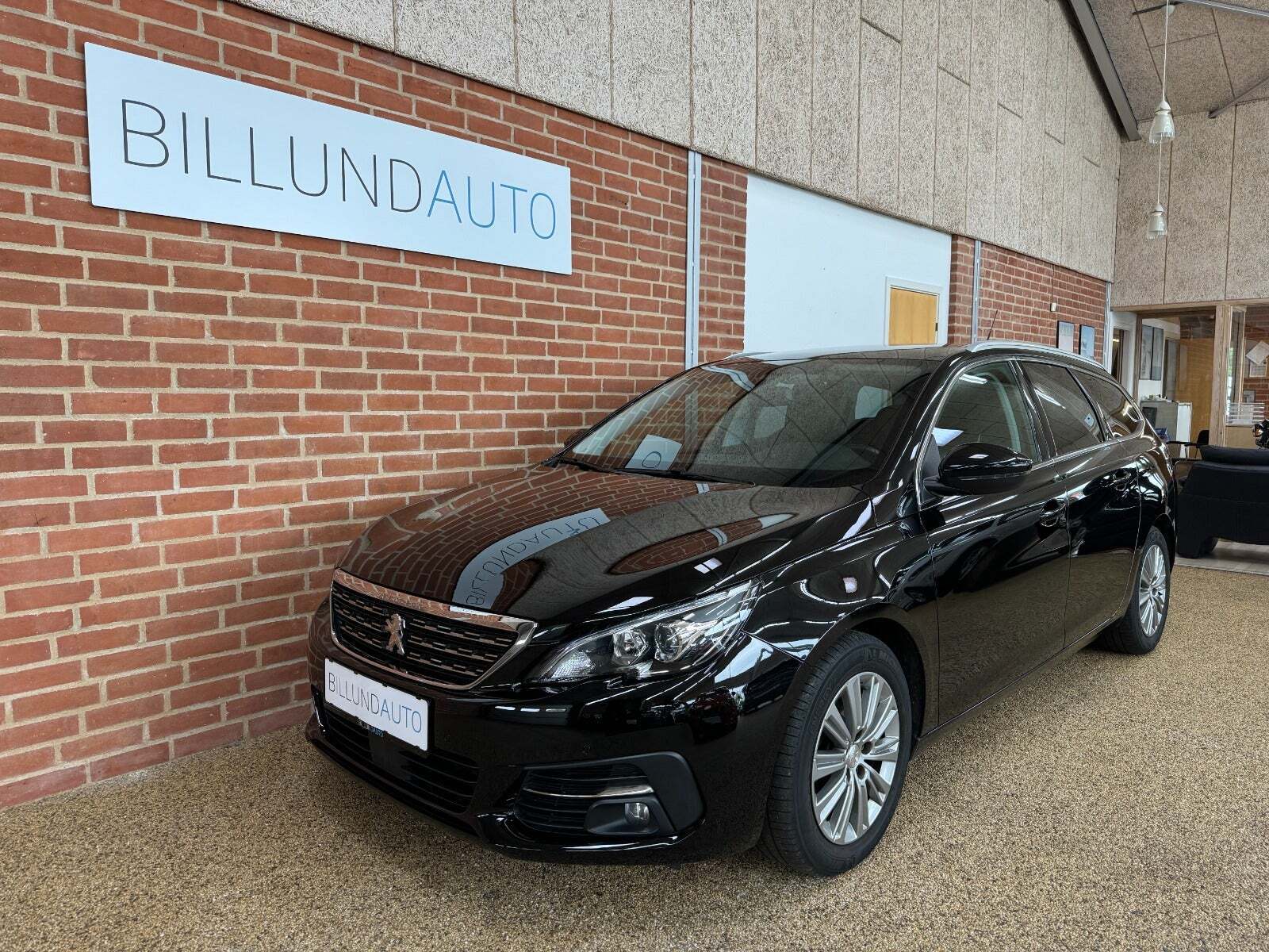 Sort Peugeot 308 fra 2019