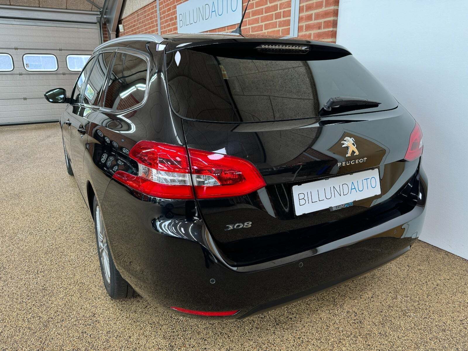Sort Peugeot 308 fra 2019
