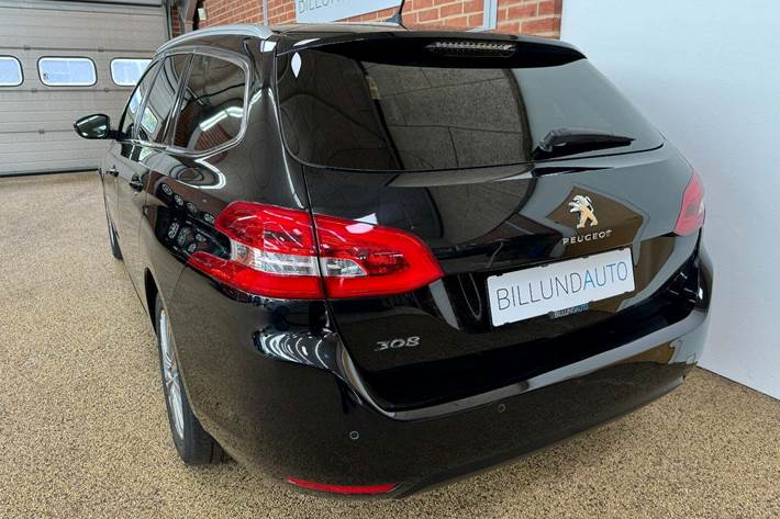 Sort Peugeot 308 fra 2019