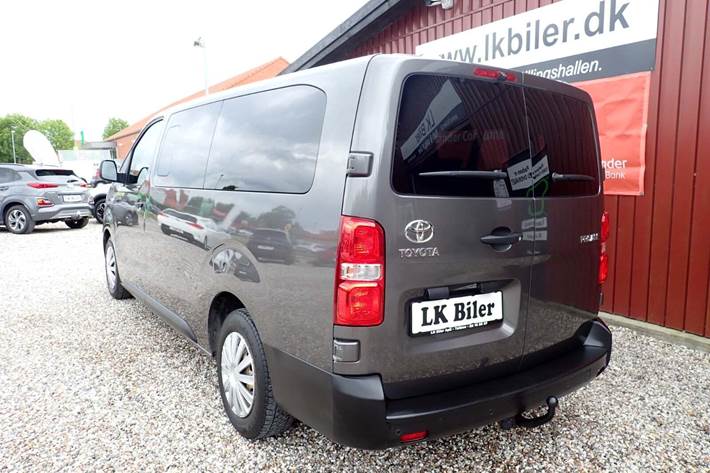 Grå Toyota Proace Verso fra 2018