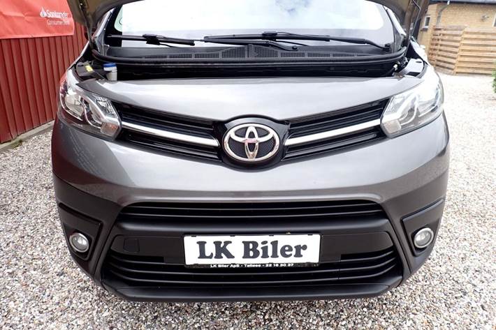 Grå Toyota Proace Verso fra 2018