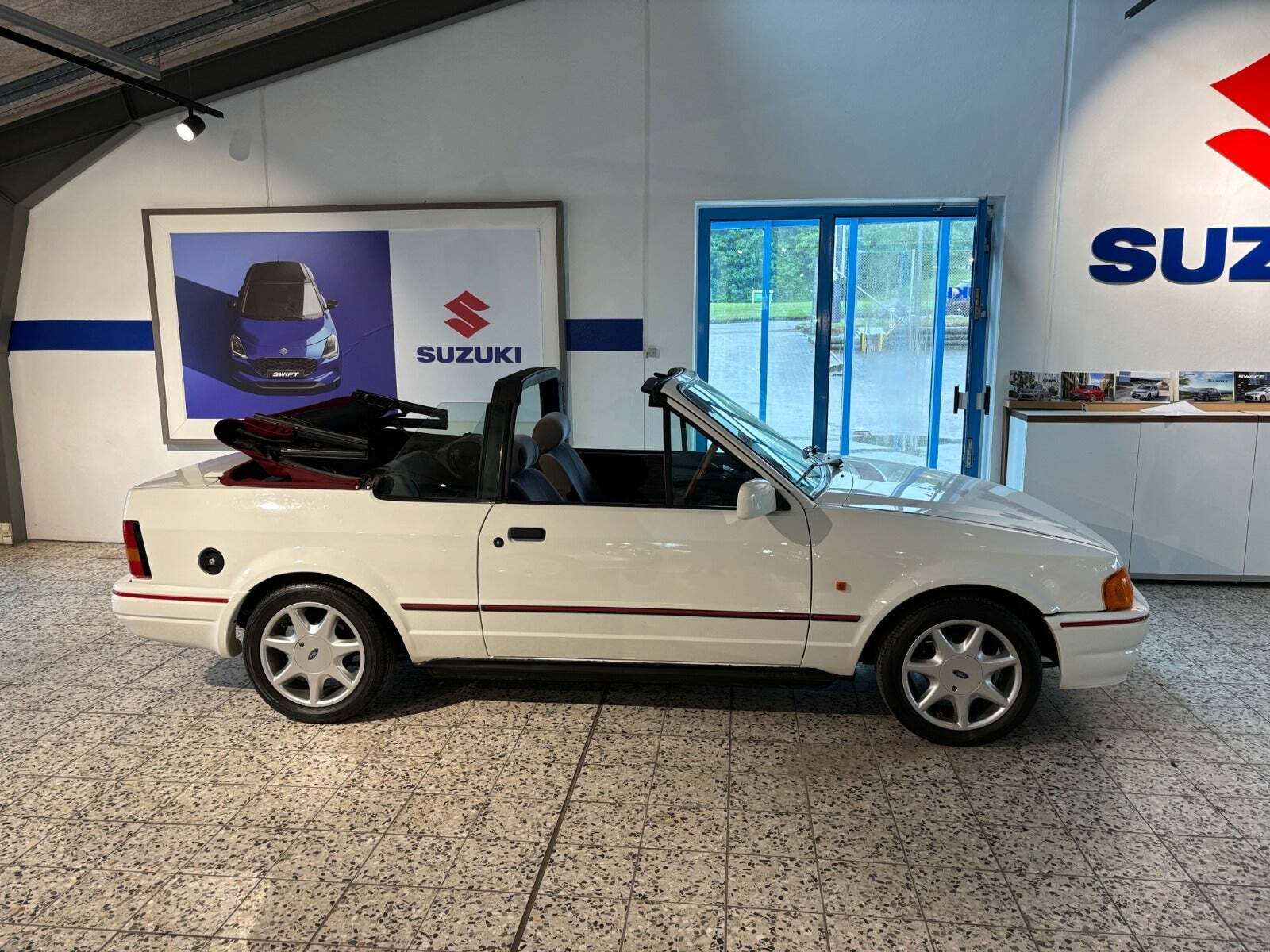 Hvid Ford Escort fra 1990