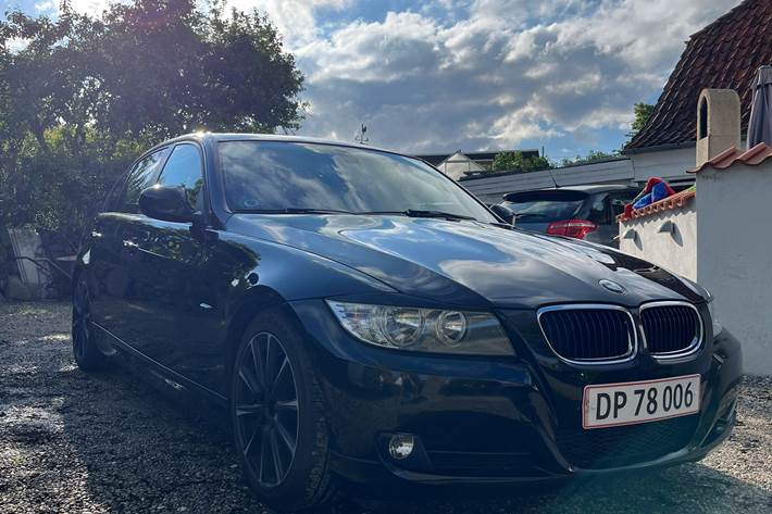 Sort BMW 320d fra 2011