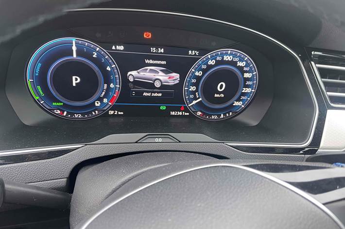 Sølv VW Passat fra 2017