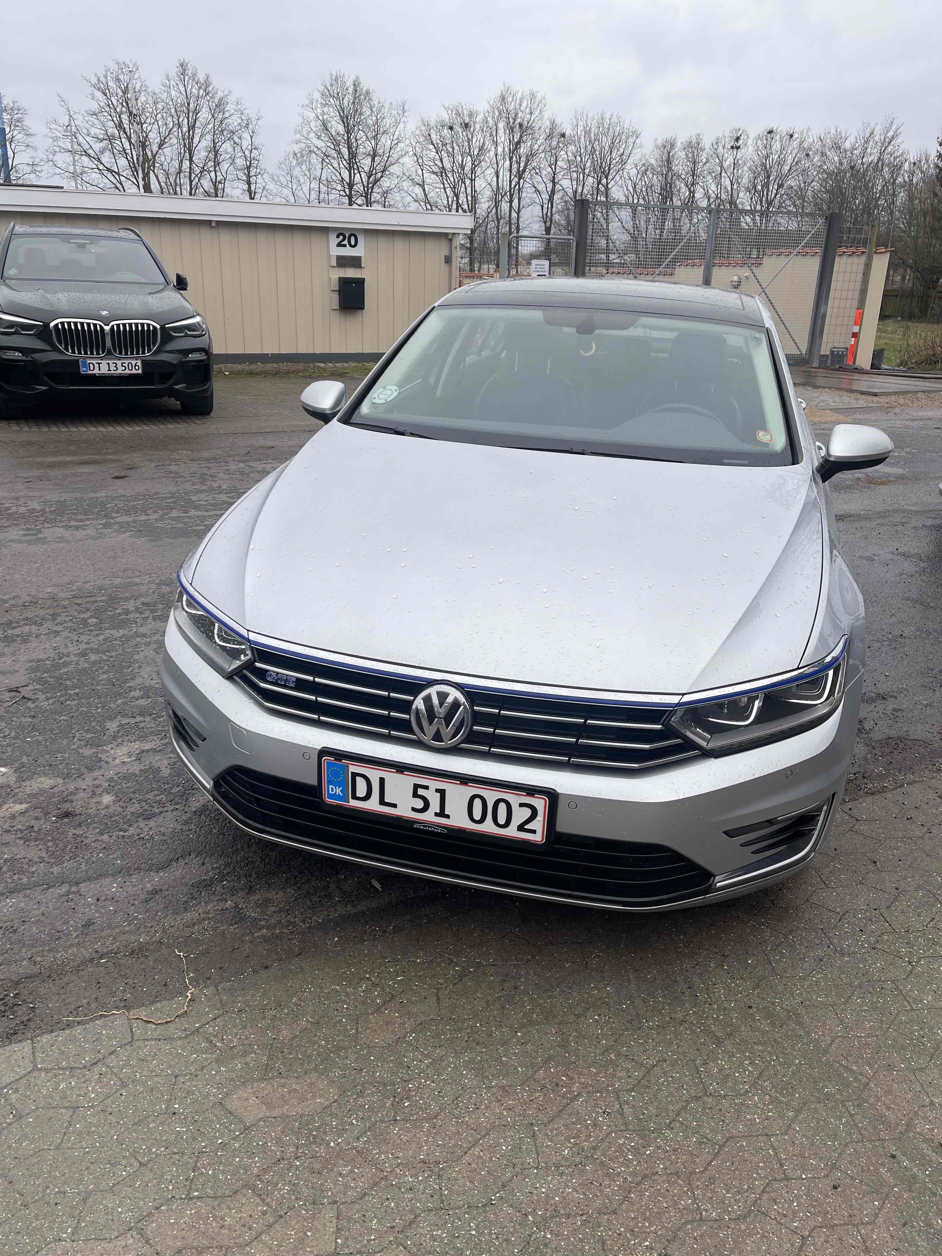 Sølv VW Passat fra 2017