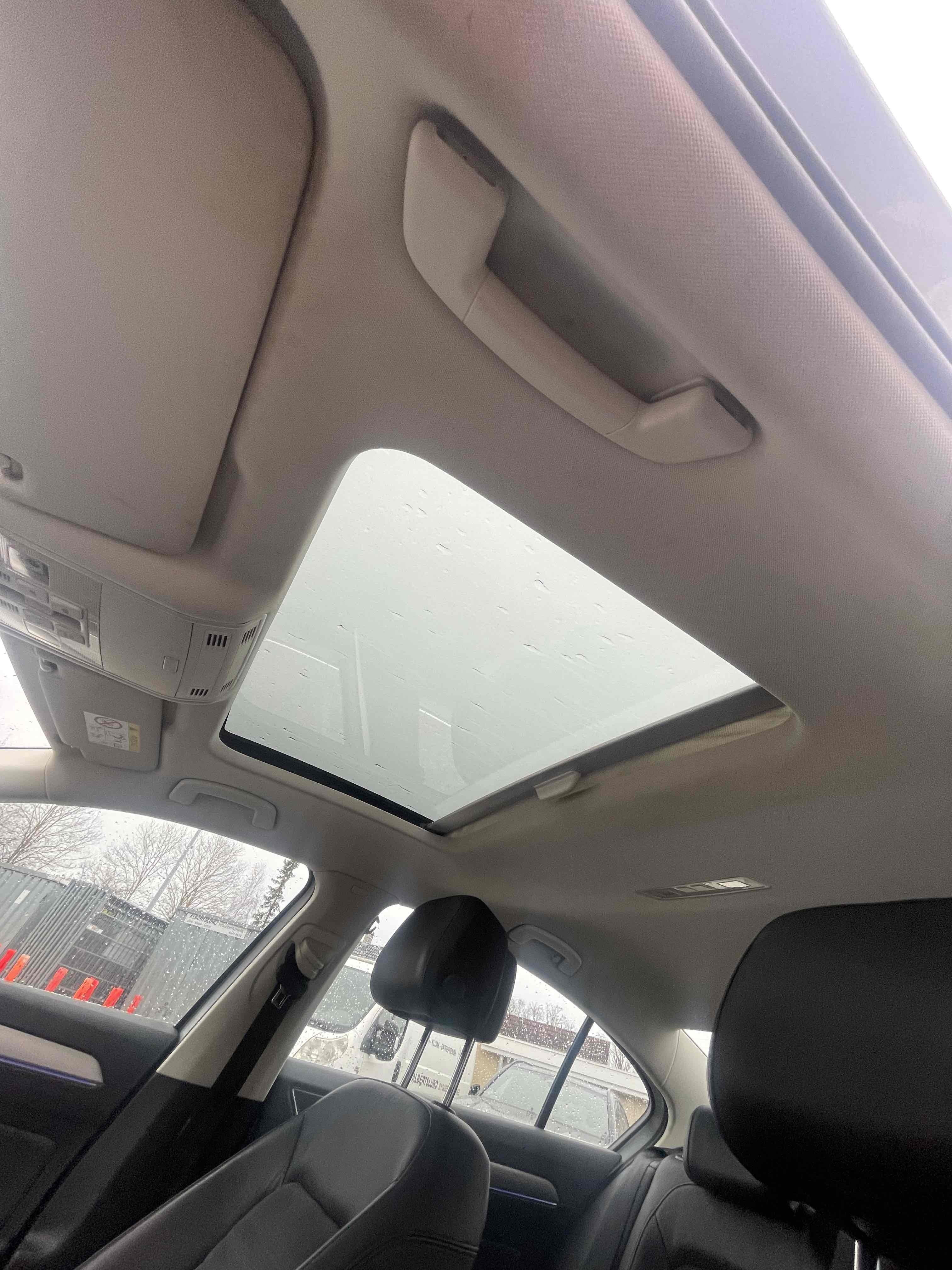 Sølv VW Passat fra 2017