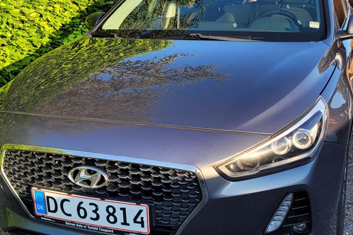 Grå Hyundai i30 fra 2017
