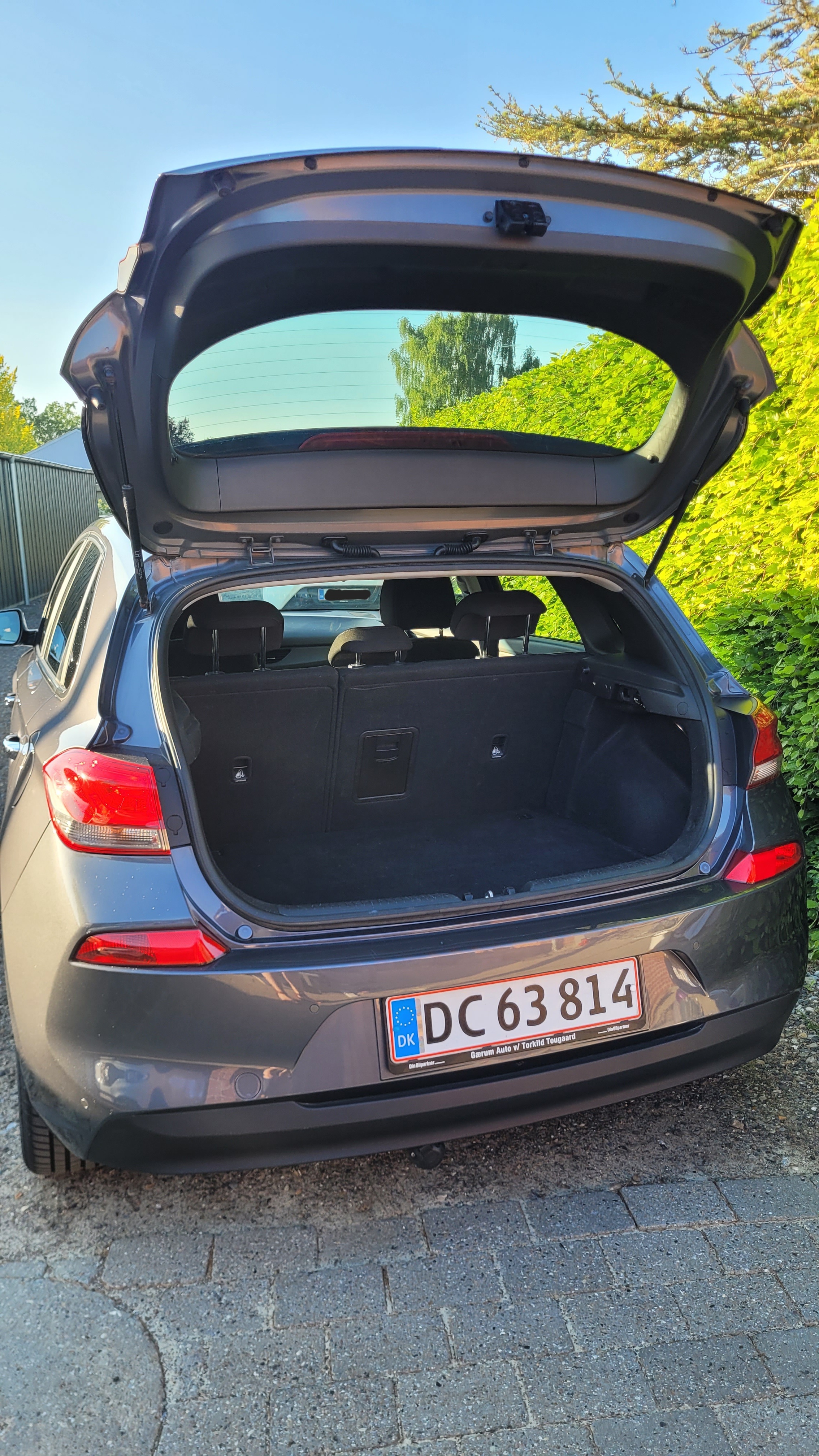 Grå Hyundai i30 fra 2017
