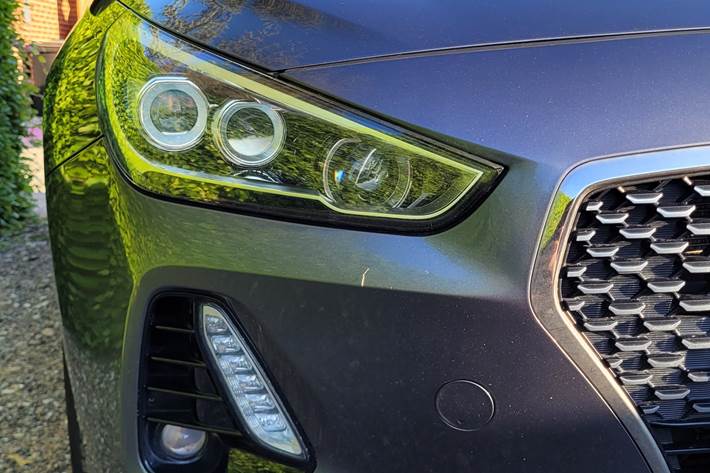 Grå Hyundai i30 fra 2017