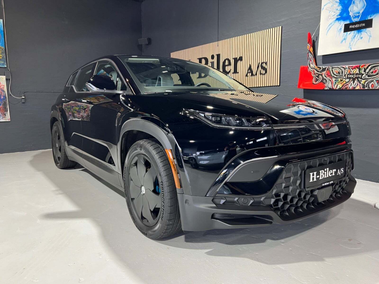 Sort Fisker Ocean fra 2024 set udefra