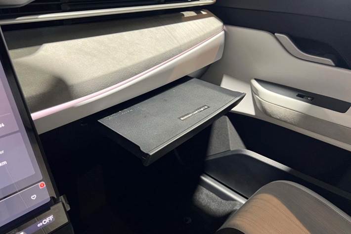 Sort Fisker Ocean fra 2024